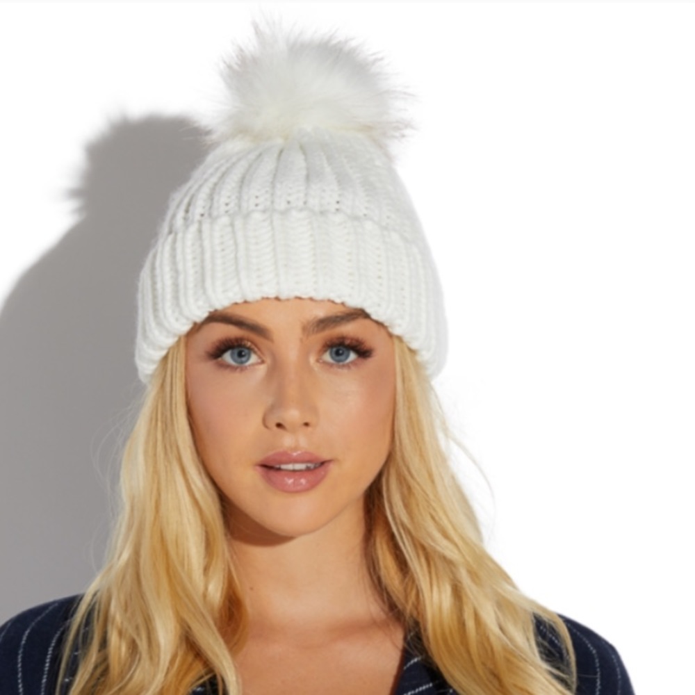 Off White Women's Cable knit Pom Beanie